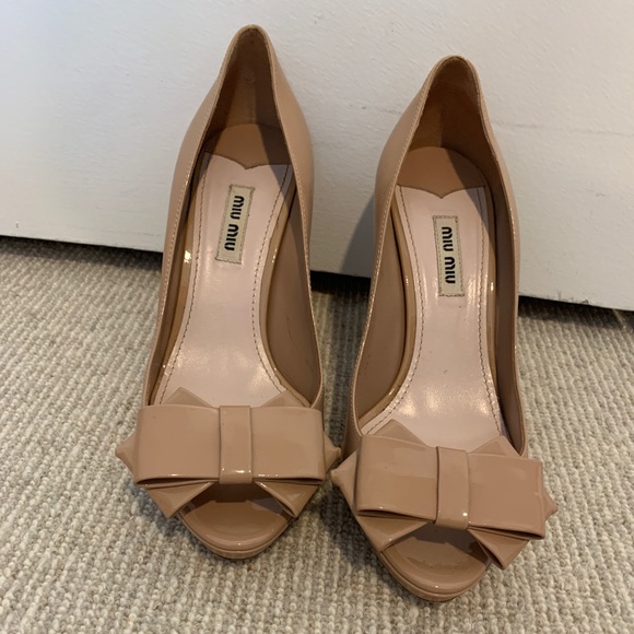 Miu Miu Patent Leather Curve Heel Open Toe Pumps - Picture 2 of 6
